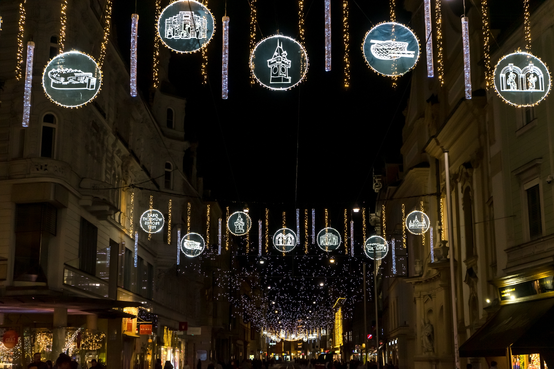 Wir wünschen ein frohes Weihnachtsfest und für die ganze Welt ein friedliches 2024