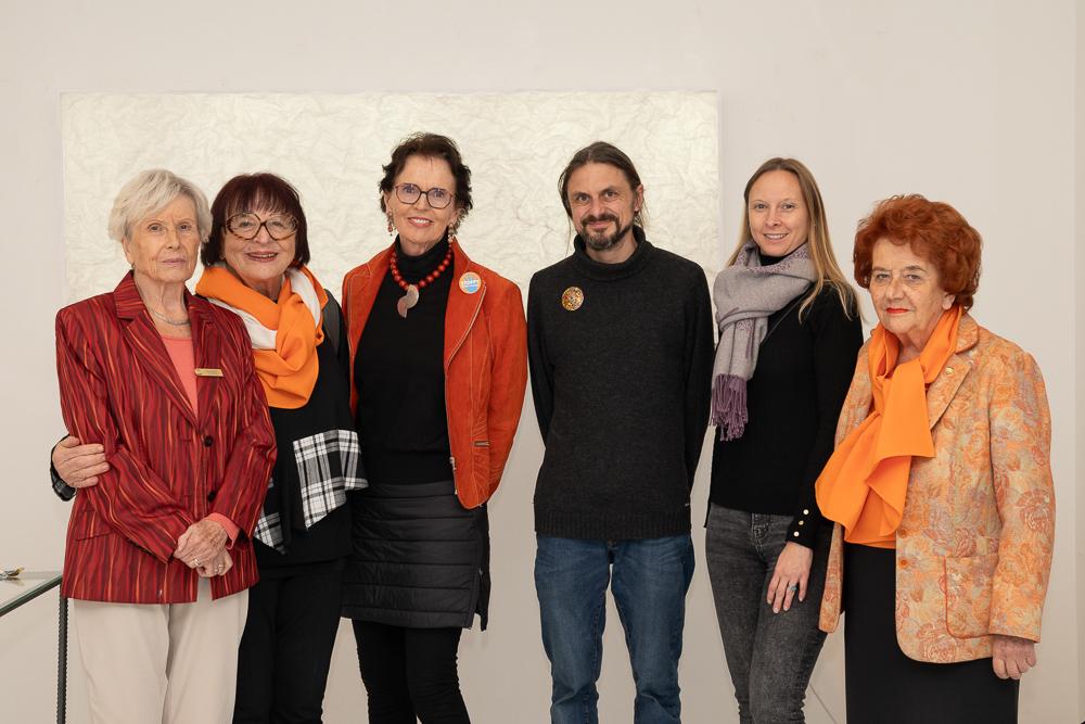 „Orange The World“ 2024 – Aktionen in und um die Galerie PLÜ 23 in Graz